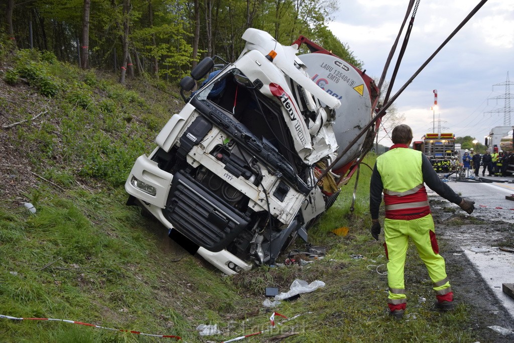 VU Gefahrgut LKW umgestuerzt A 4 Rich Koeln Hoehe AS Gummersbach P428.JPG - Miklos Laubert